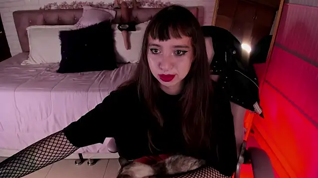 Scarlett  Cooper  1 online show from July 23, 11:51 am