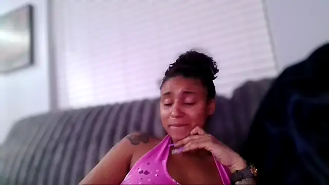 PrettyAri69 online show from June 3, 7:20 am