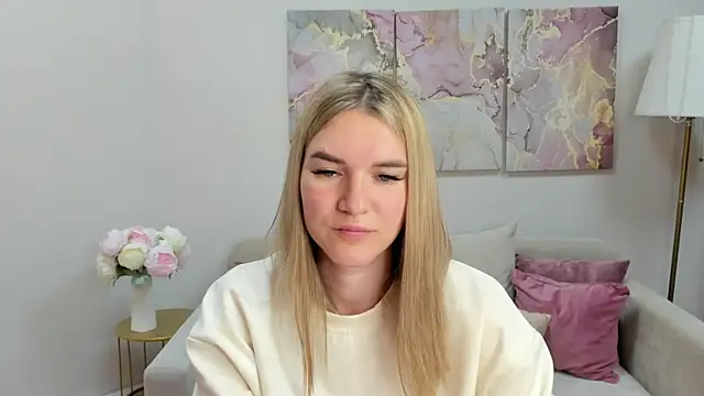 RoxyReignn online show from July 21, 9:37 pm