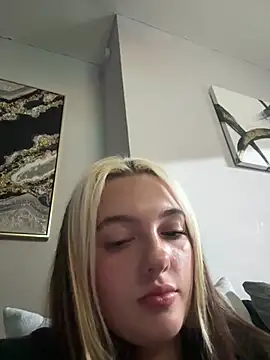 naughtygirl6989 online show from June 20, 10:13 pm