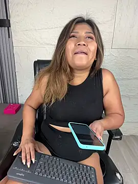 LyraMilano online show from July 29, 12:49 pm