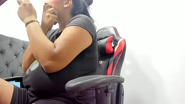 misssweetstits online show from July 14, 5:06 pm
