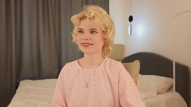 mood berry  online show from May 28, 12:25 pm