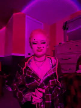 whimsicallylusty online show from May 30, 10:05 pm
