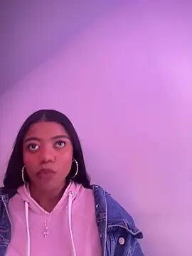 Ariana roxe  online show from July 24, 4:21 am