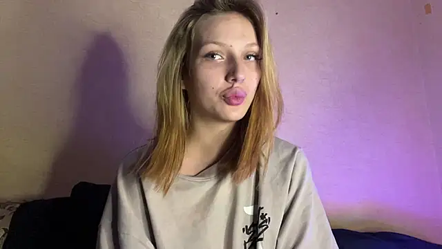 xXMelanieseXx online show from July 20, 8:20 pm
