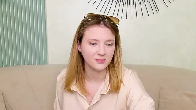 Laura Stellar online show from July 28, 6:00 am