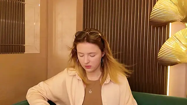 Laura Stellar online show from July 27, 5:37 am