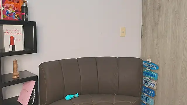 NaughtyxNicolle online show from June 24, 3:27 am