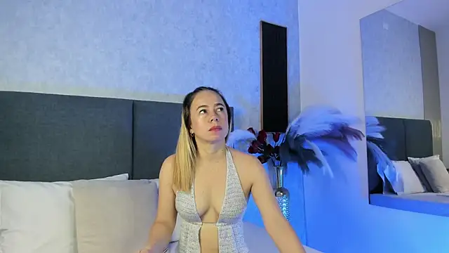 Roxxyfiore online show from July 27, 12:35 pm