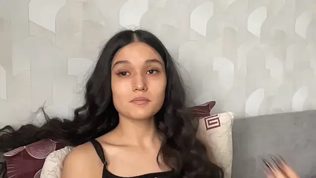 LisetteParajon online show from July 21, 10:49 am