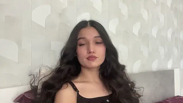 LisetteParajon online show from July 8, 7:32 am