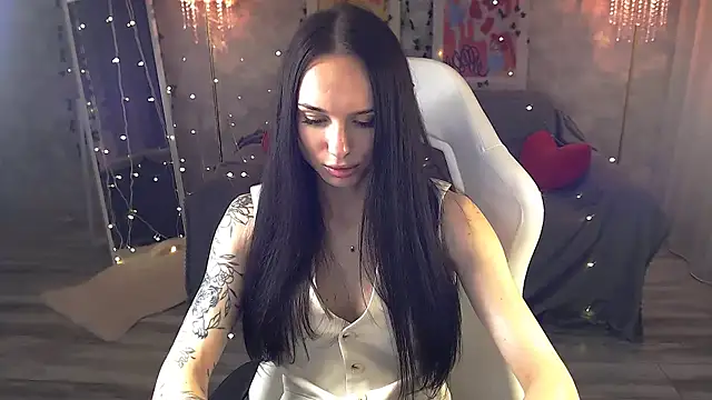 NicoleMerz online show from June 12, 4:15 pm