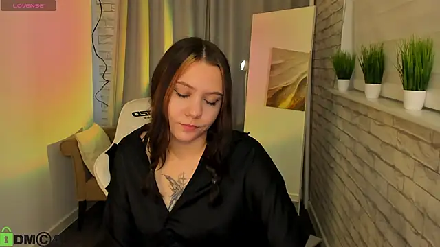 Lisa Reevess online show from June 13, 10:34 am