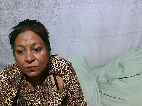 IndianSexyMilf69 online show from June 17, 5:20 am