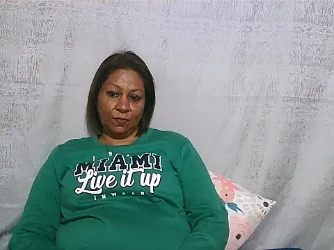 IndianSexyMilf69 online show from June 5, 6:52 am