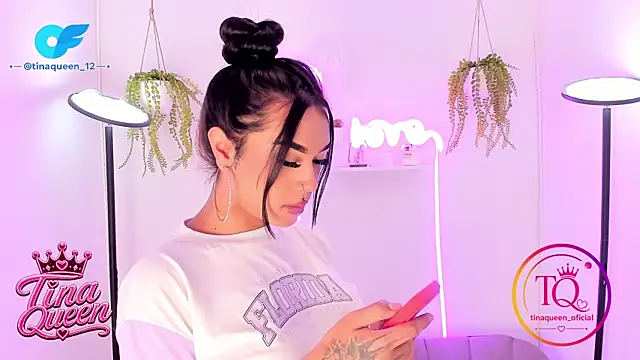  Tinaqueen online show from June 25, 2:40 pm