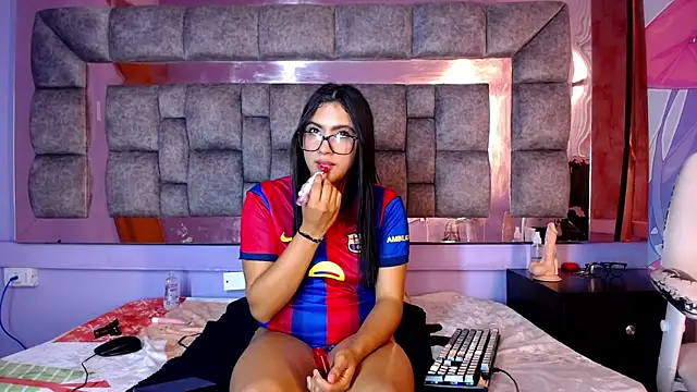 Holly Watson  online show from July 28, 3:21 pm