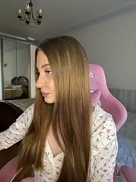 emilurrre online show from June 8, 5:41 am