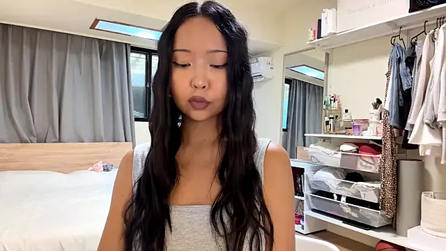 JaninaVolek online show from June 3, 9:43 am