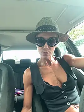 GymQueenCarmen online show from June 6, 8:09 am