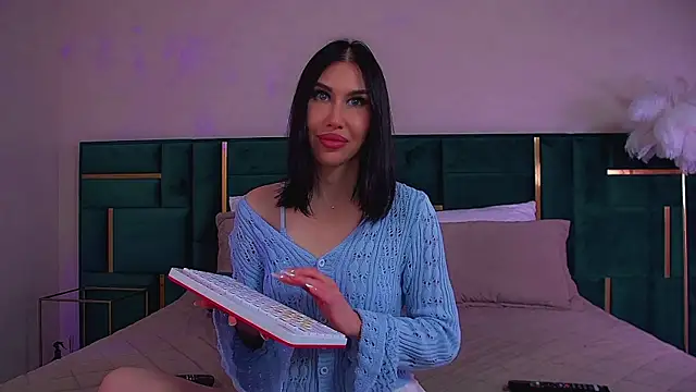 KaylaMous online show from July 25, 6:15 pm