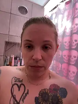 redrumredroom online show from July 6, 5:56 am