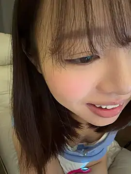 HappySadGirl online show from July 28, 3:21 pm