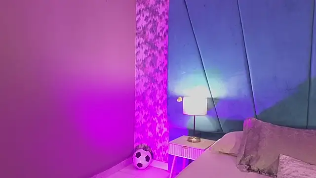 julimonroe  online show from July 25, 4:52 am