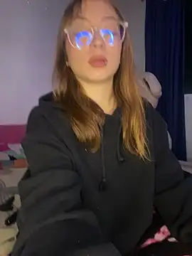 Caamii  online show from June 15, 1:17 am