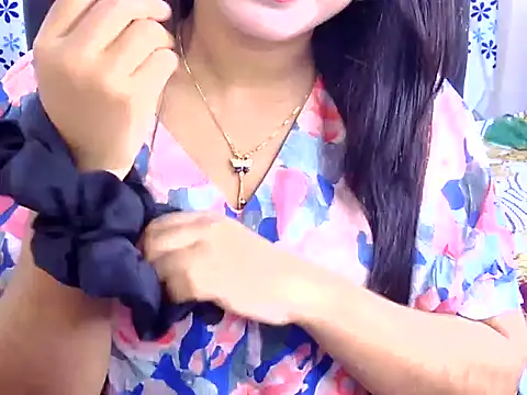 Noor Zarin27 online show from July 18, 9:50 pm