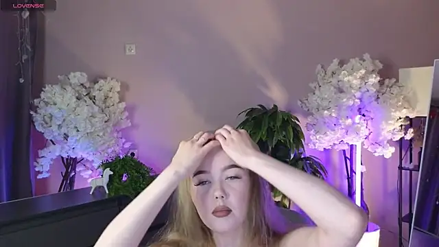 Lina deels online show from July 25, 7:54 pm