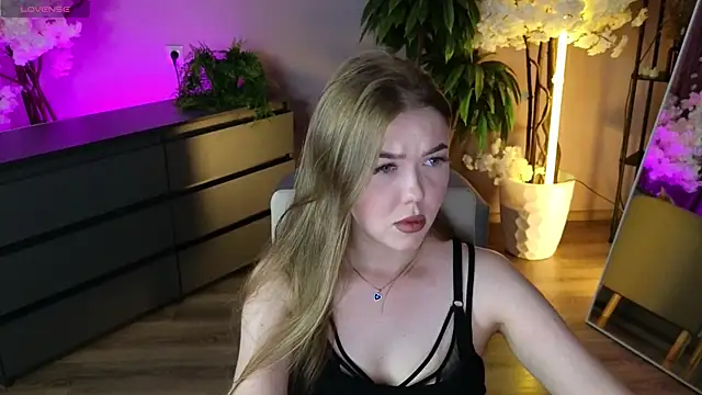 Lina deels online show from July 22, 7:15 pm