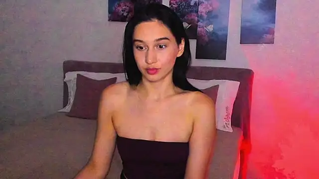 Camilla  Noor online show from June 19, 5:16 pm
