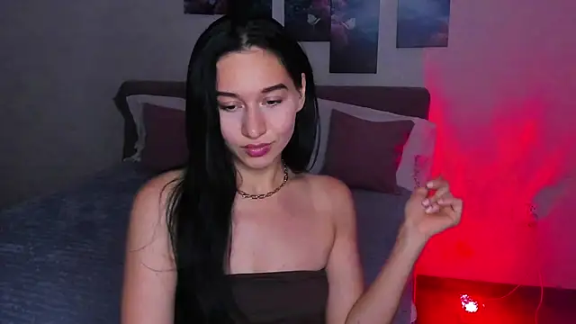 Camilla  Noor online show from July 4, 4:58 pm
