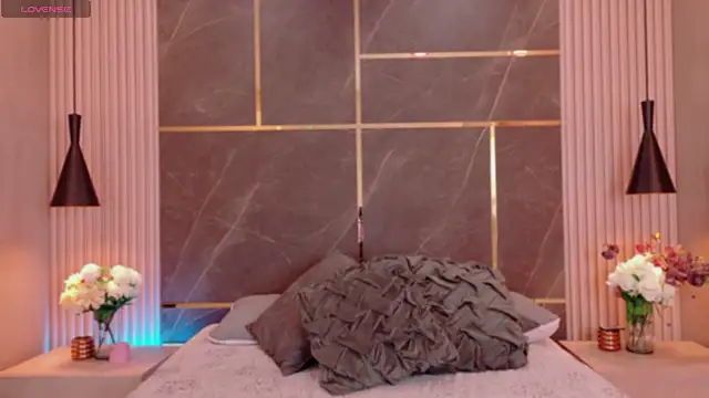 Charlotte-Brandt online show from July 3, 4:07 am