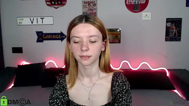 CarolInWonderland online show from June 29, 10:15 am