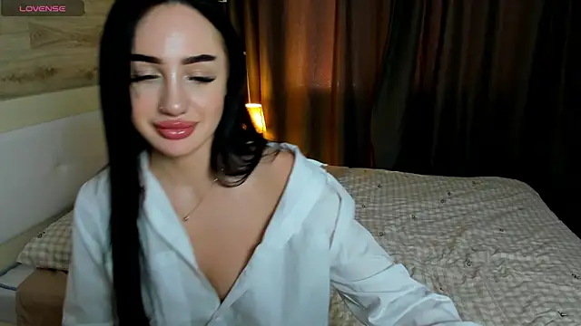 MayaGlamour online show from June 20, 9:35 am
