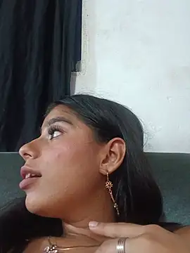 WarmVenezuelanGirl online show from July 25, 7:37 am
