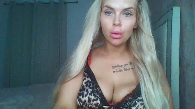 MiaMae x online show from July 26, 8:05 pm