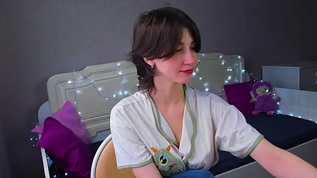 Carolina Lu online show from July 17, 1:32 am