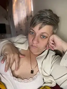 blueiceeyes online show from June 12, 5:26 am