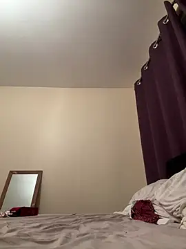 lucyyyxoxo online show from July 17, 9:07 pm