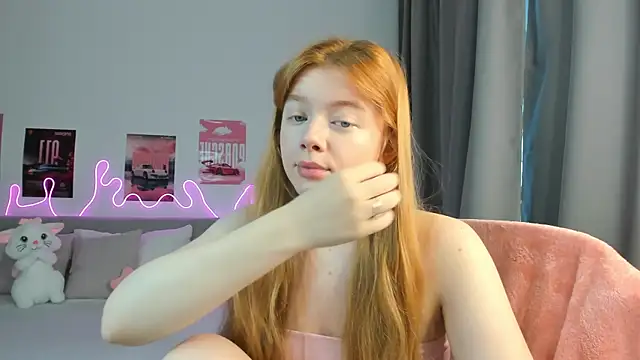 Evie Tomioka online show from July 18, 5:22 am