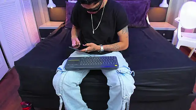 Pixelriott online show from June 20, 8:23 pm