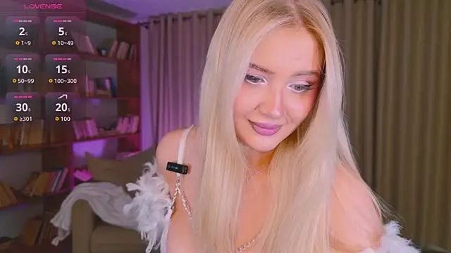OlliviaBr0wn online show from July 8, 10:28 am