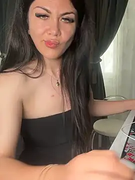 LoveYou2899 online show from June 21, 4:00 pm