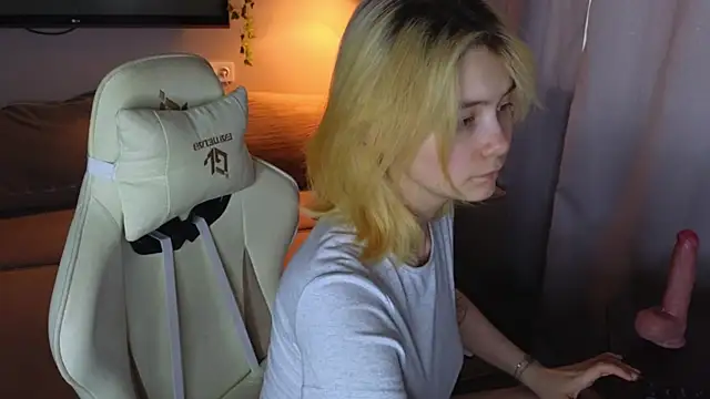 Emily Miu online show from July 20, 11:16 pm