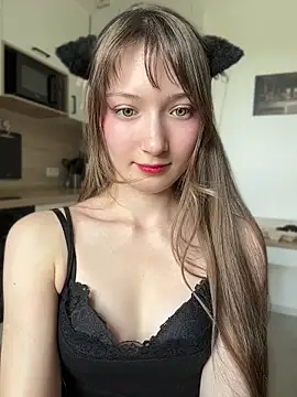 Strawberry Senpai online show from July 19, 8:05 am
