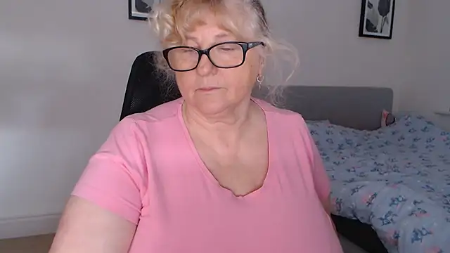 NoraMelow online show from July 4, 11:06 am